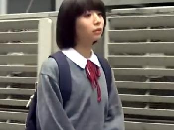 学校帰りのミニ系女子校生を口車に乗せて拉致→3人がかりでガチ婦女暴行!!