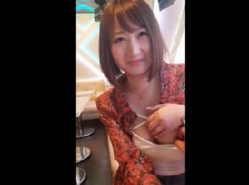 スマホ＆外で撮られながらも感じるマゾヒストの変態と3P交尾