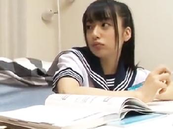 魅力的な女子校生妹がエロ兄に色仕掛けして近親性交開始→射精寸前にまさかのカニばさみされて中出し発射