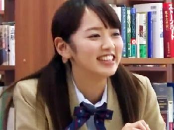 教師と共謀してる友人に睡眠薬を飲まされ意識が薄い中で性的凌辱される女子校生