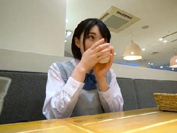 初めて会った見知らぬ男と挿入する女子校生