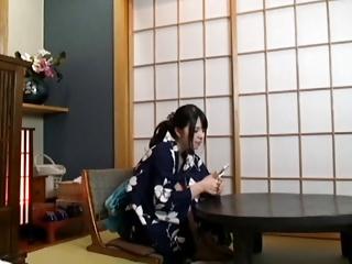 温泉旅行でオナニーしてたとこを旅館の人に見られ性的凌辱される上原亜衣