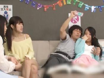 姉の住むシェアハウスを訪れた弟→美女だらけで辛抱できずコンドーム未装着の膣射性交開始