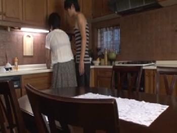 世の人妻は息子ペニスのワレメ内部へ直接射精を受け入れすぎだと思います