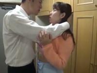 夫が留守の間に間男を自宅に連れ込み性交を繰り返すビッチ妻W