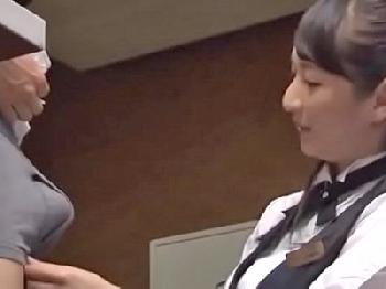 バイトくんに押し倒されてボッキ陰茎の誘惑に抗えず身体を許す熟女