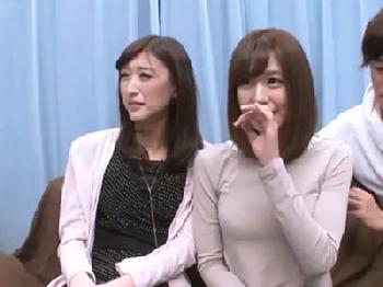 家計の為にペニスを貪る道を選んだ凄く綺麗な人妻コンビ