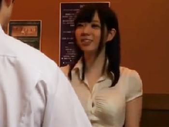 乳腺マッサージを受けに来た巨乳美女が媚薬オイルの効果で痙攣アクメ