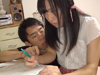 ミニマム体型の妹の陰毛がないワレメに中出し