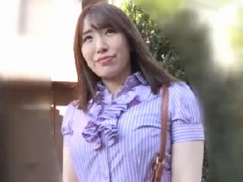 アヒル口の現役体育教師が中出しAV出演!!