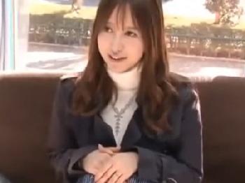 股間の穴刺激マッサージで性的暴行される素人娘