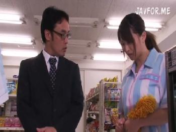 痴女衣装着たコンビニ店員→客に欲情されその場ハメW