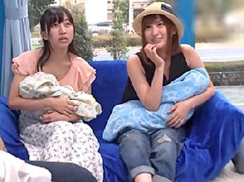 子連れの主婦友2人組がマジックミラー号で巨根男優と3Pセックス