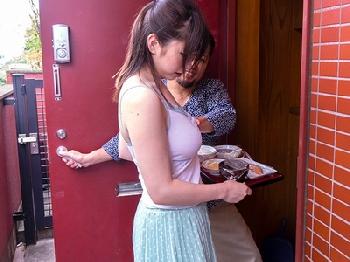 居住マナーの悪い隣人に注意へ行ったとても綺麗な人妻が…逆にペニス奴隷となり言いなり情婦に…