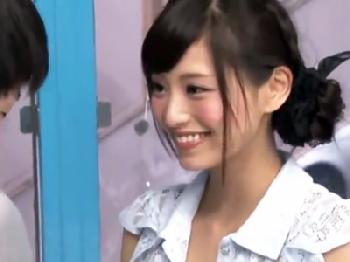 芸能人級にキュートな美女2人が童貞ペニスを優しく筆おろし!!