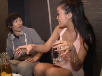 セクキャバで乳首性的感度が抜群に良いギャル嬢を責め続けた結果→裏オプションはコンドーム未装着の膣射性交