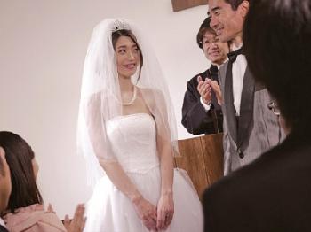 自慢の妻が結婚式の初夜に元カレに寝取られ