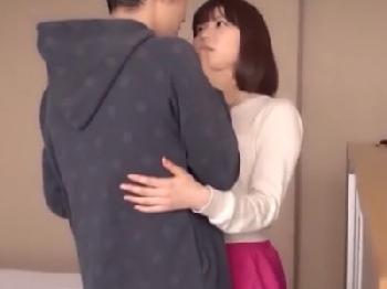 ハードピストン腹射に恍惚アクメさらけ出した素人娘