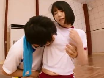 体操着姿の美少女女子校生が性的欲望を煽られた友人に襲われて性行為→ピストン性交に潮吹きアクメ