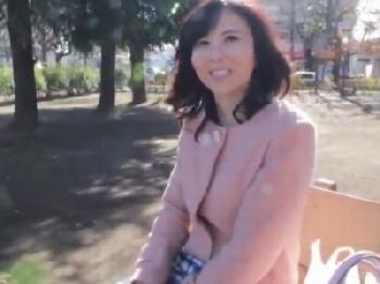 出会い系アプリで知り合った性的欲望を満たしたい人妻とハメ撮り