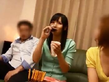 酒の勢いで王様ゲーム→前後不覚で膣内射精される黒髪美少女