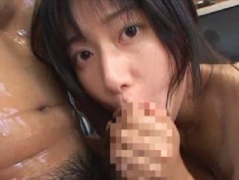 くりっくりの目をした美少女と巨乳のお姉さん二人と3Pです