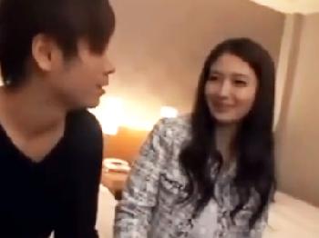 巨乳家庭教師が童貞を押し倒して騎乗位で強制おまんこの中にそのまま精子を射精させる様子