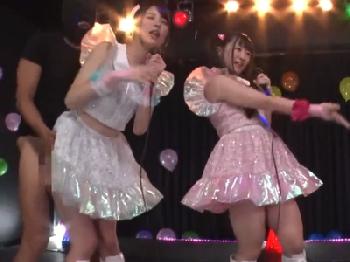 常に挿入されてるアイドル!!ライブ＆握手会中も挿入されながらファンサービスW