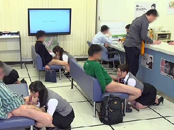 精子をお金と同等に扱って女性器の奥深く預金出来る中出し銀行