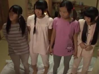 経験の少なそうな童顔娘達と大乱交