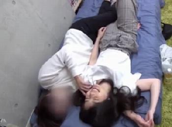 盗撮されてるとも知らない素人美少女が恋人気分で性行為する一部始終