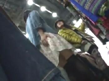 アパレル店員と営業中の試着室で性行為!!声を殺しながら膣射性交