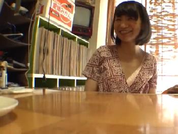 キュートなお姉さんと共同生活→自宅で生々しいカップルハメ撮り