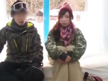 色白娘がマッサージに性的興奮してミラー越しの彼に見られながら寝取られる