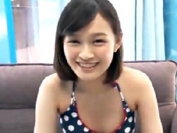 恥ずかしがりながらもイケメンのペニスに絆されて性交する水着美女