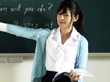 いじめられてた生徒を助けたのに裏切られDQN生徒の性的欲求を極上射精で解消する精子便所にされた女教師
