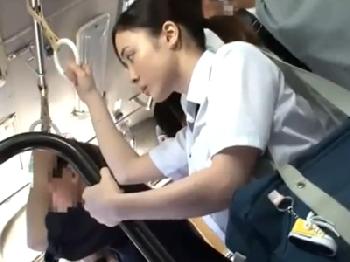 バス内でボイン女子校生に痴漢→そのまま公衆の門前で性的凌辱