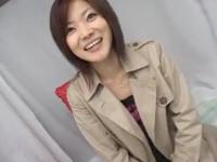 仕事中の美女会社員が上司に誘われて→昼間からぶっかけ射精