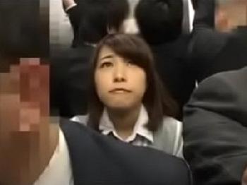 痴漢掲示板で集まった中年男たちの囲み痴漢