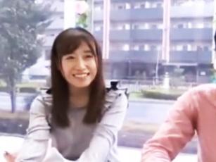 恥ずかしがりながらも金欲に勝てずに男友達と中出し性行為を開始する素人女子大生