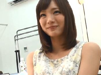 鈴村あいりが汗だくになりながら男優の連続挿入に悶絶絶頂!!