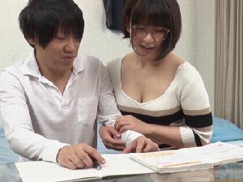 先生当たってる!!眼鏡で品行方正な家庭教師かと思ったら…生徒に色仕掛けしてくる超ビッチW