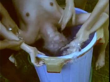 閲覧注意、水攻め&虐め、超壮絶な性的暴行にカメラ止めてと大号泣