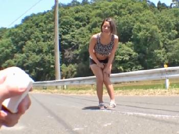 露出狂のお姉さんがお外や公衆便所でSEXを楽しむ!!