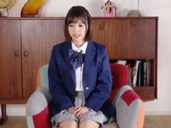 超キュートな女子校生が童貞ペニスに跨がり筆おろし!!
