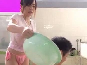 銭湯の看板娘が一緒に背中を流してくれるソープサービスW