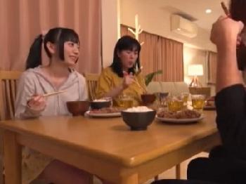 ポニーテールの小悪魔美少女がノーパン卑猥に誘い年上親戚と近親性交!!