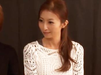 息子の肉棒当てゲームに挑んだ綺麗な主婦が不正解ですぐに挿入罰ゲームW