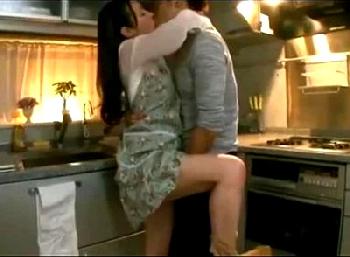 性的欲望が爆発寸前な嫁母の色気がヤバイ!!嫁の実家で誰にもバレないように肉親禁忌交尾!!