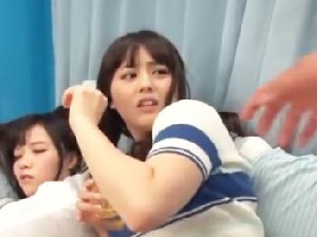 20歳女子二人組が酔って寝たところに男優乱入→2人まとめておいしくいただくW